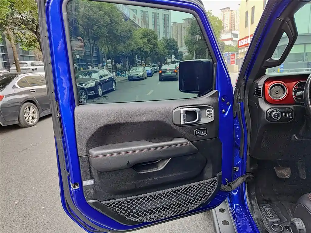 Jeep Wrangler — фото 6