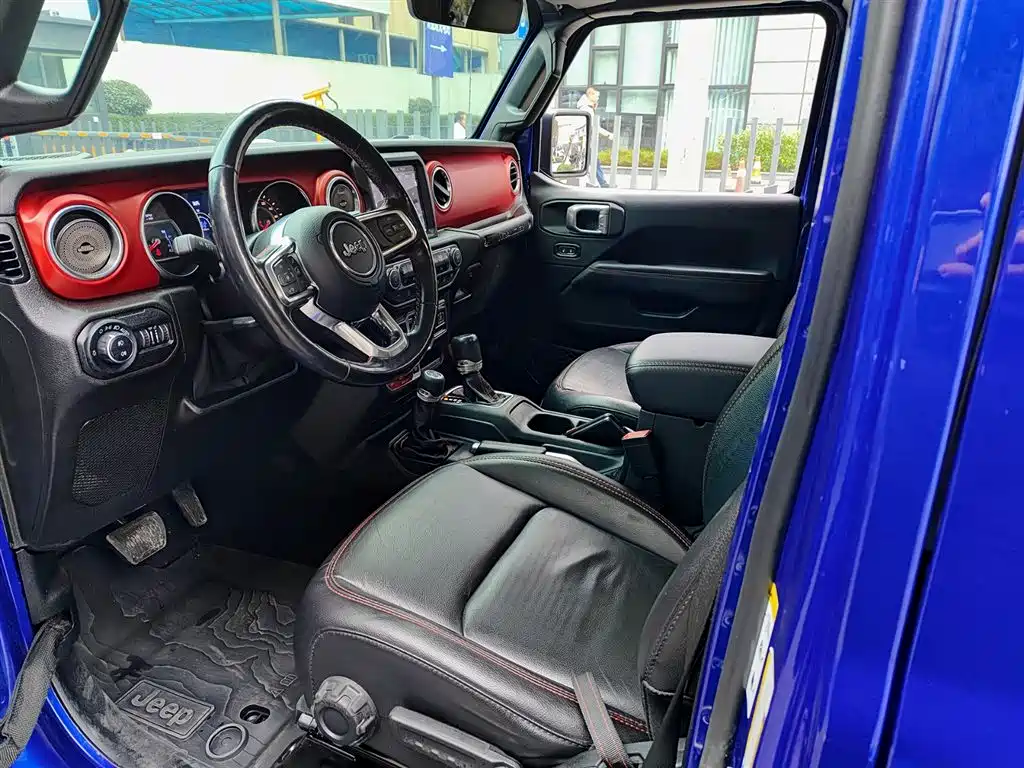 Jeep Wrangler — фото 7