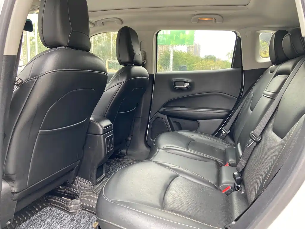 Jeep Compass — фото 4