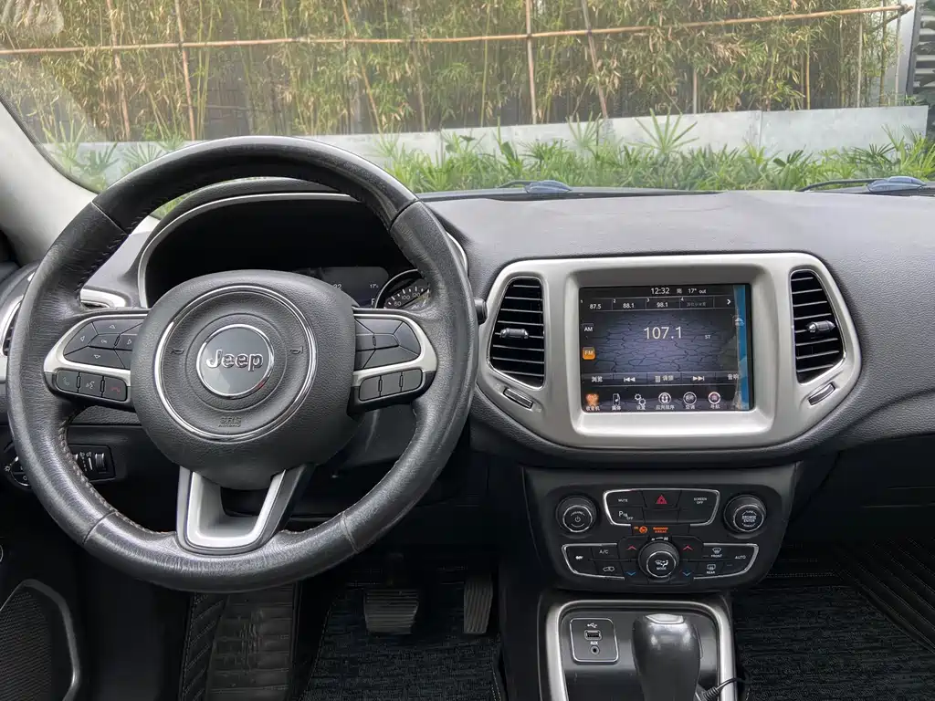 Jeep Compass — фото 7