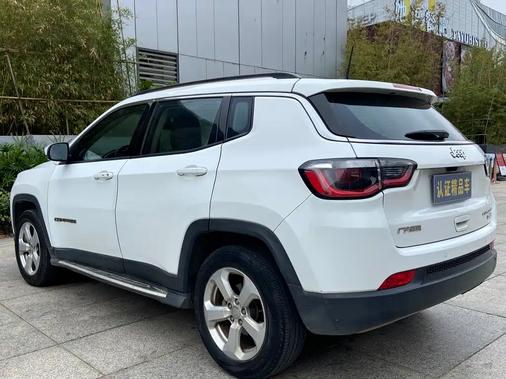 Jeep Compass — фото 8