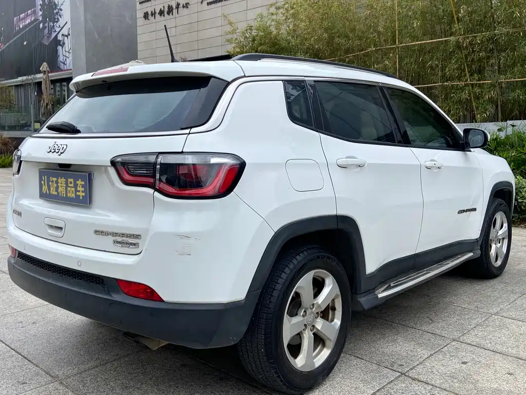 Jeep Compass — фото 10