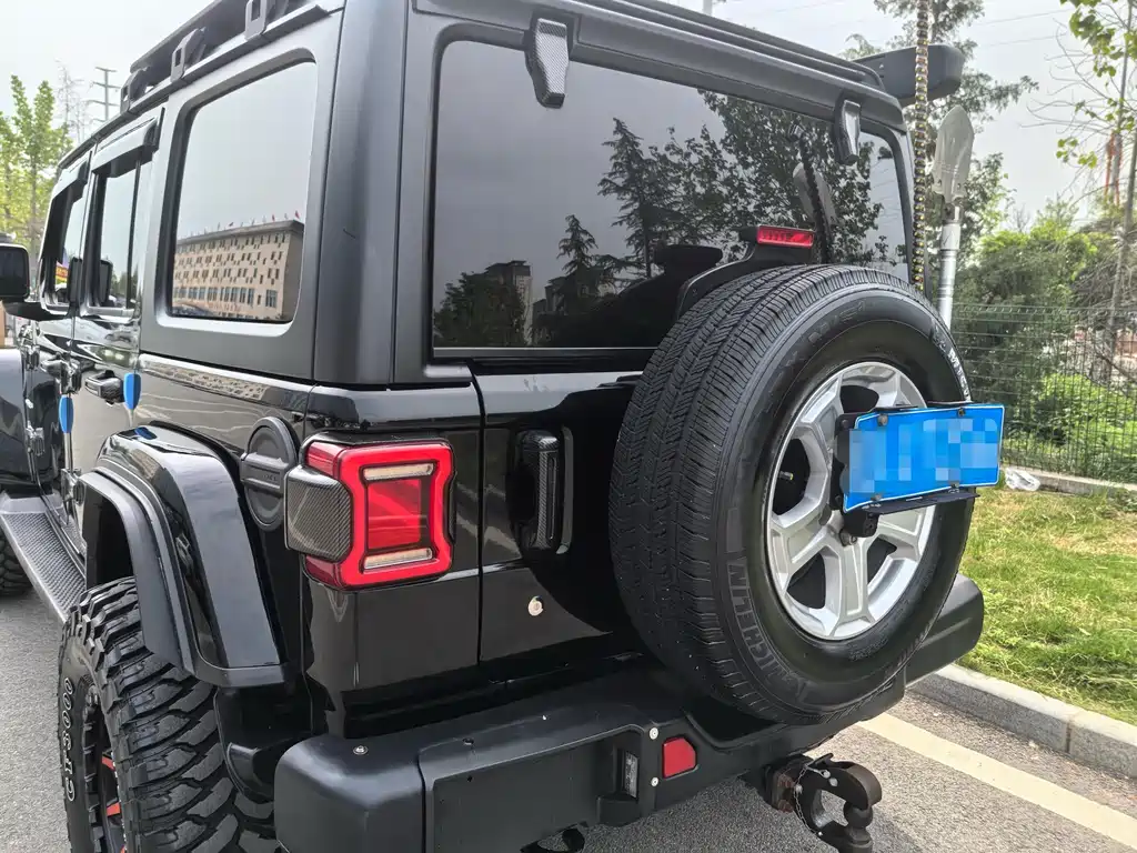 Jeep Wrangler — фото 17