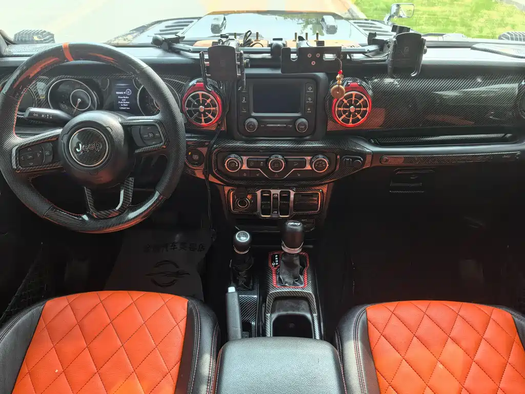 Jeep Wrangler — фото 6