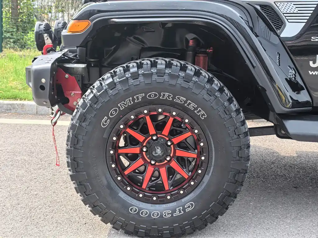 Jeep Wrangler — фото 7