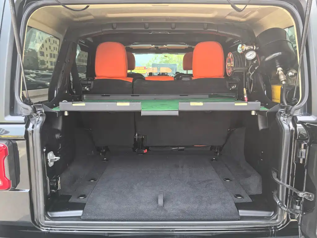 Jeep Wrangler — фото 10