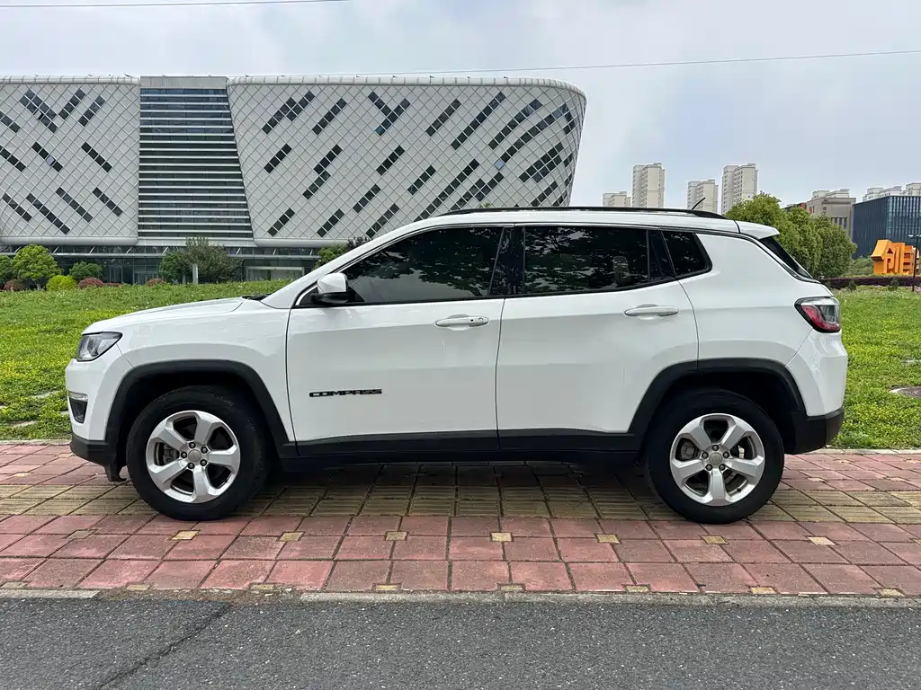 Jeep Compass — фото 3