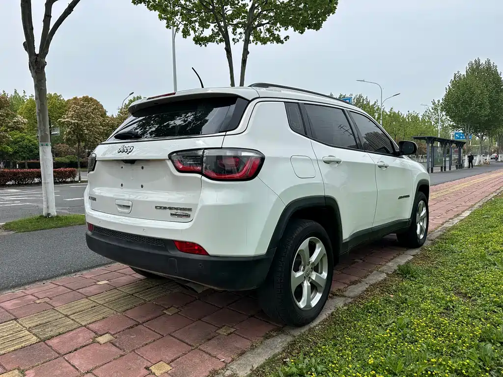 Jeep Compass — фото 4
