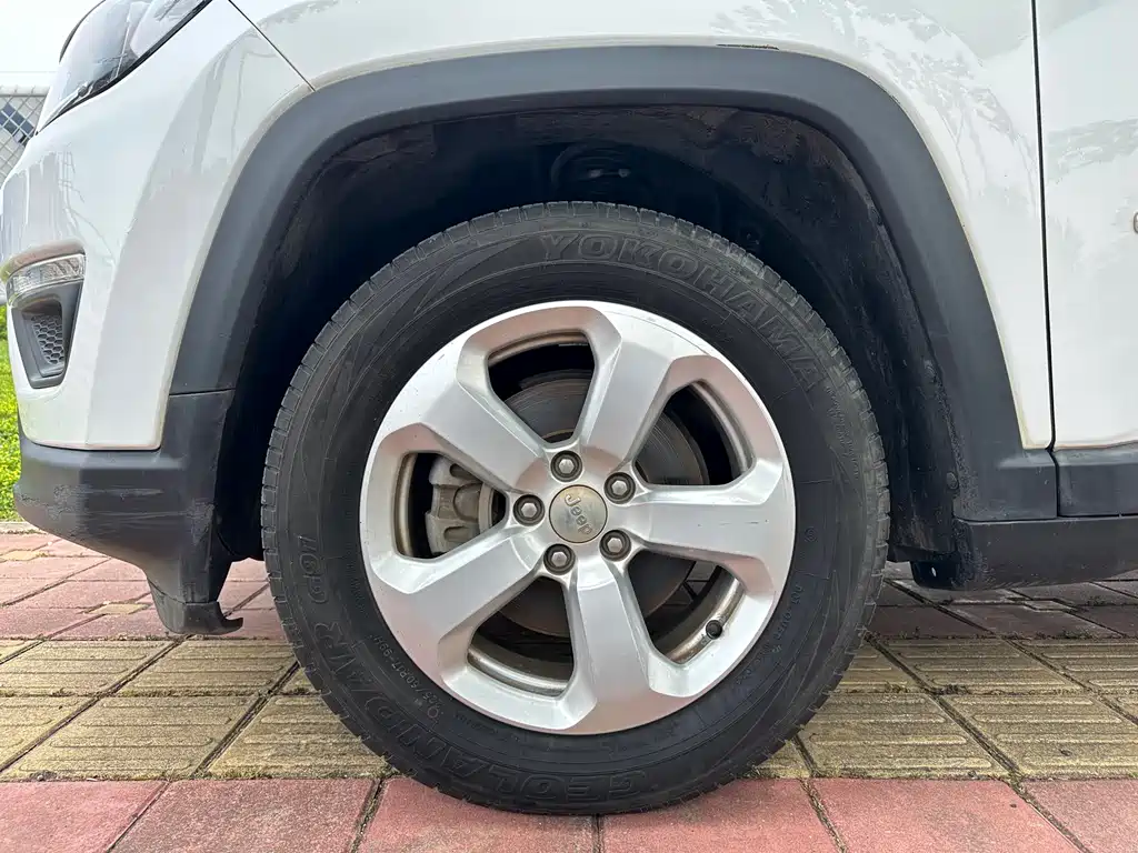 Jeep Compass — фото 7