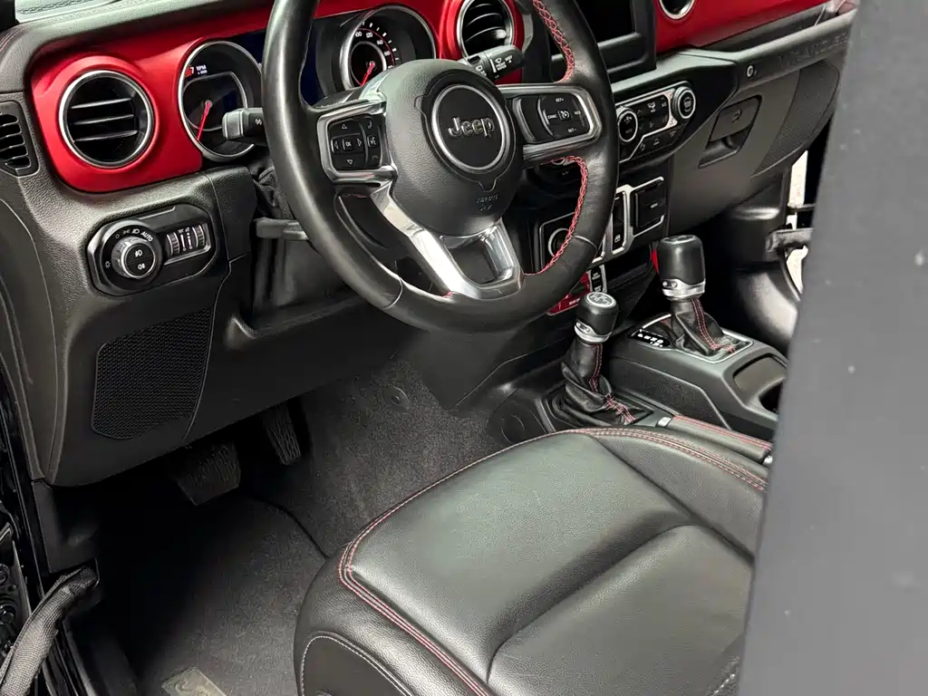 Jeep Wrangler — фото 10