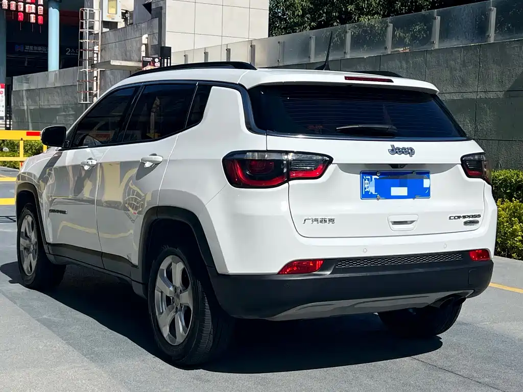 Jeep Compass — фото 5