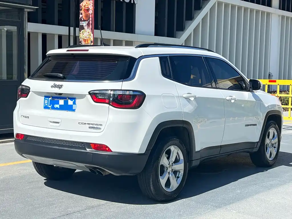 Jeep Compass — фото 6