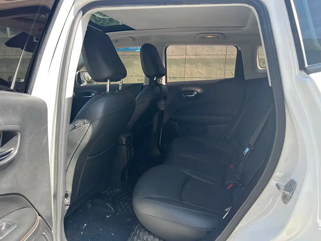 Jeep Compass — фото 9