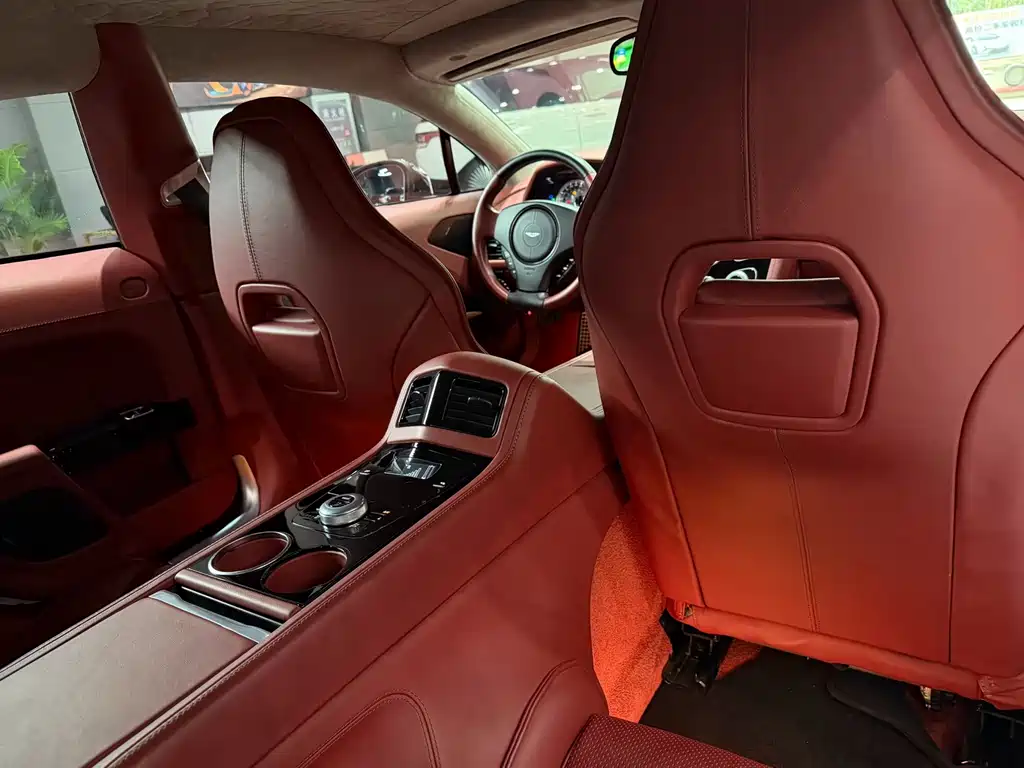 Aston Martin Rapide — фото 11