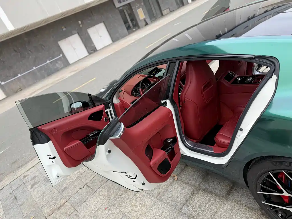 Aston Martin Rapide — фото 6