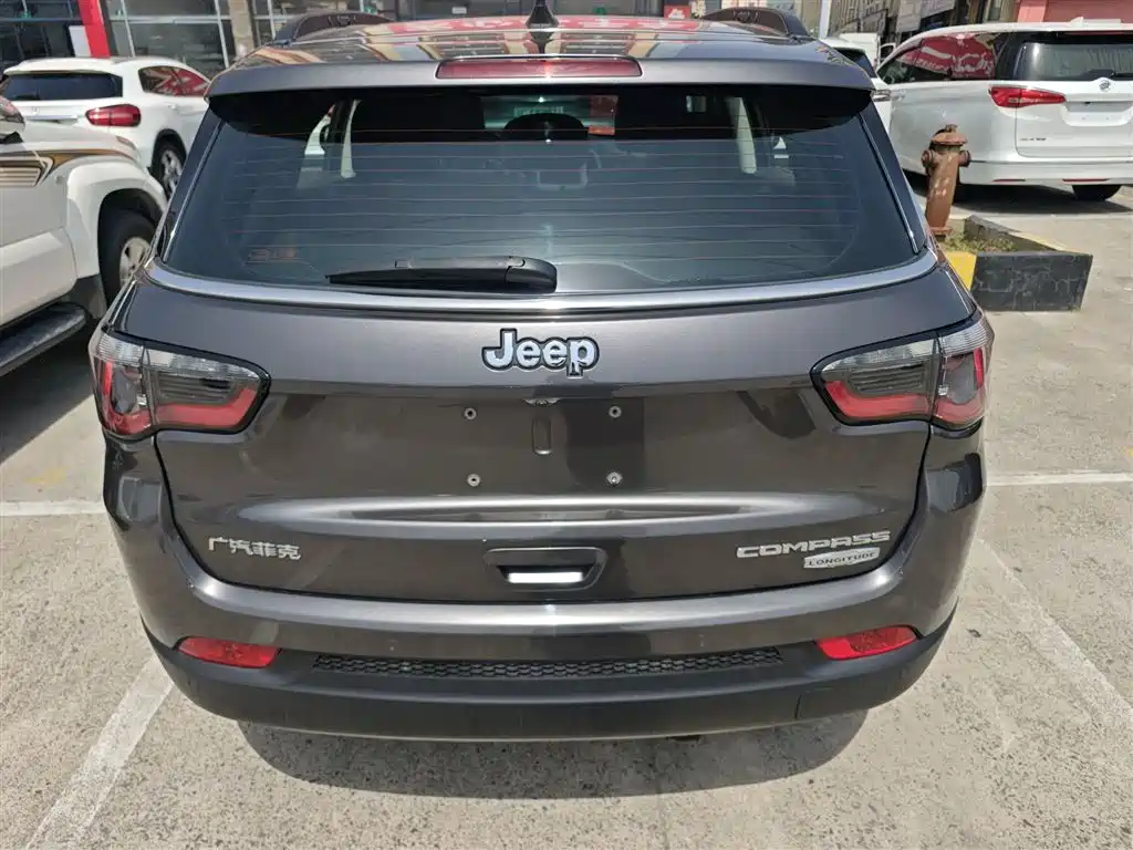 Jeep Compass — фото 4