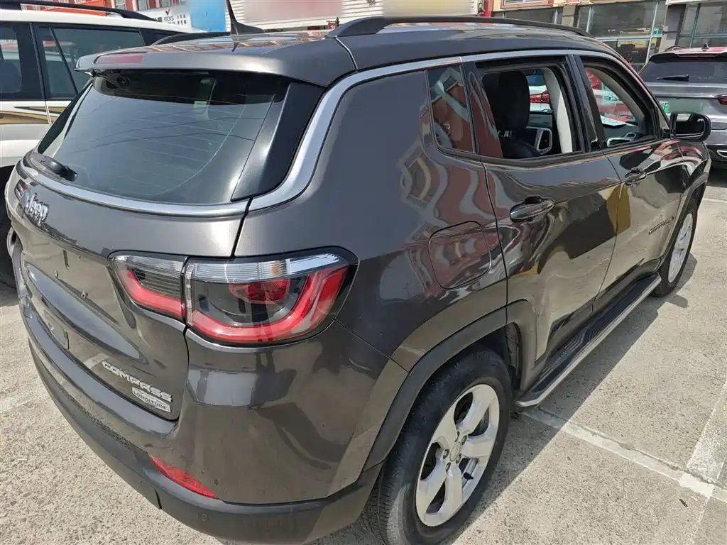 Jeep Compass — фото 5