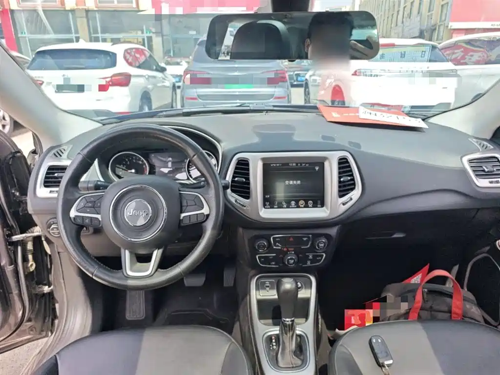 Jeep Compass — фото 6