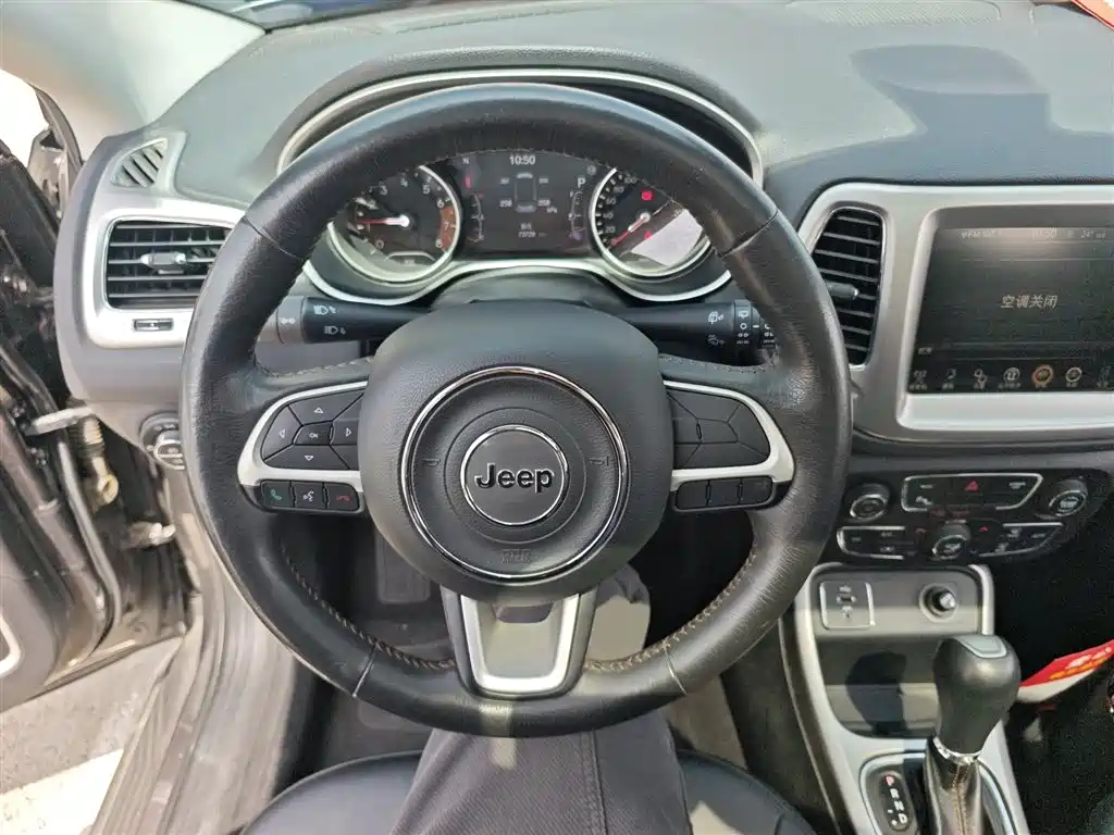 Jeep Compass — фото 7