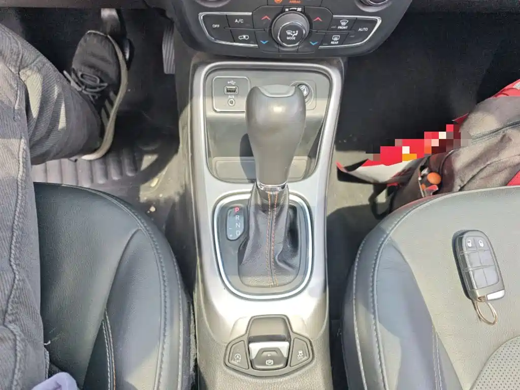 Jeep Compass — фото 10