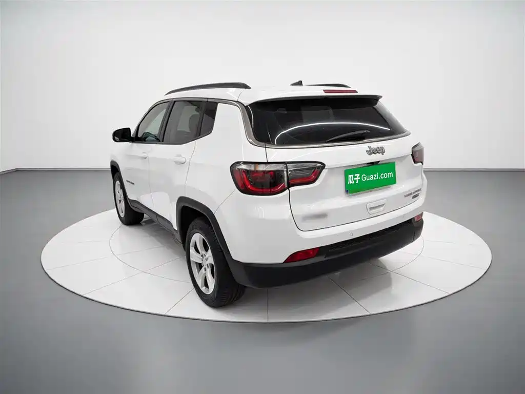 Jeep Compass — фото 5