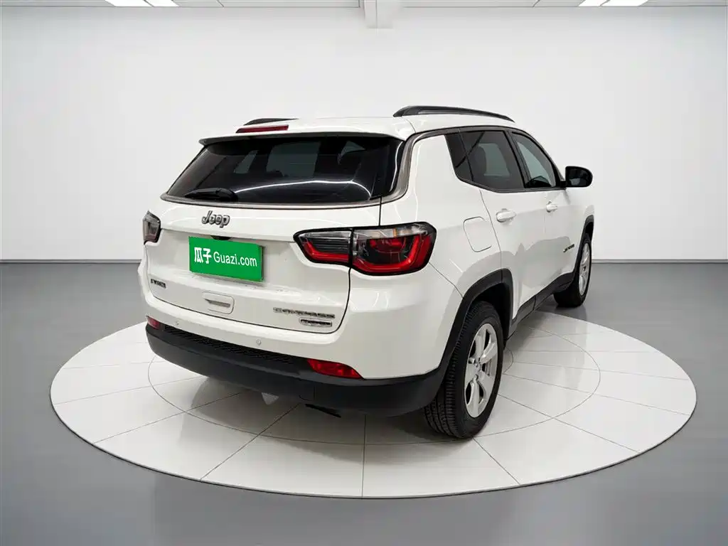 Jeep Compass — фото 7