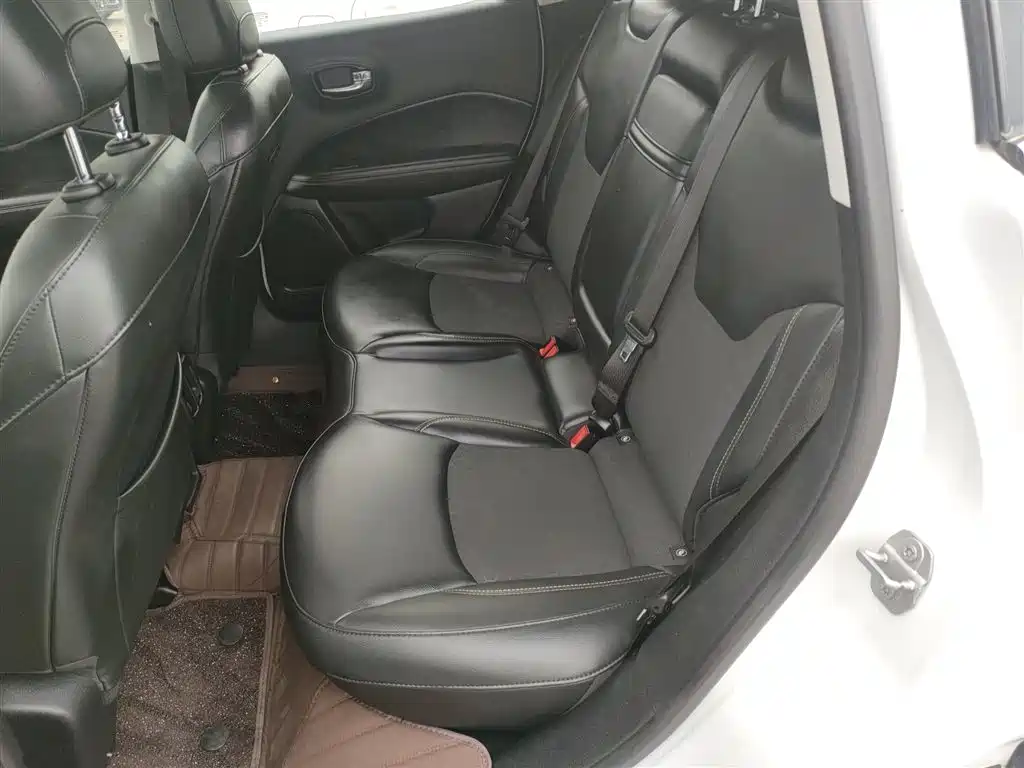 Jeep Compass — фото 17