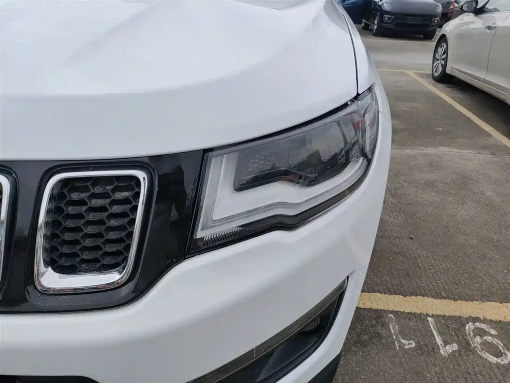 Jeep Compass — фото 24