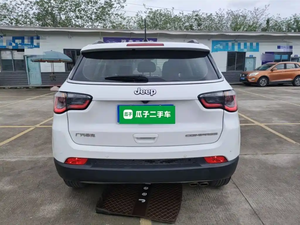 Jeep Compass — фото 6