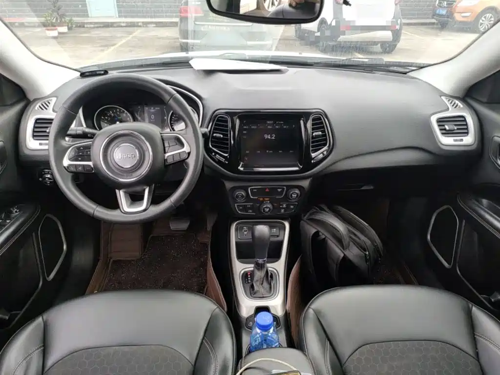 Jeep Compass — фото 10