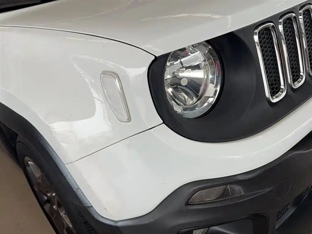Jeep Renegade — фото 3