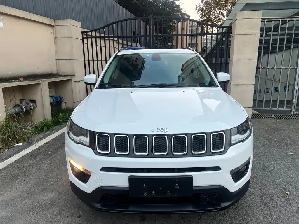 Jeep Compass — фото 2