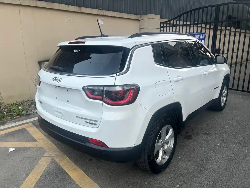 Jeep Compass — фото 4