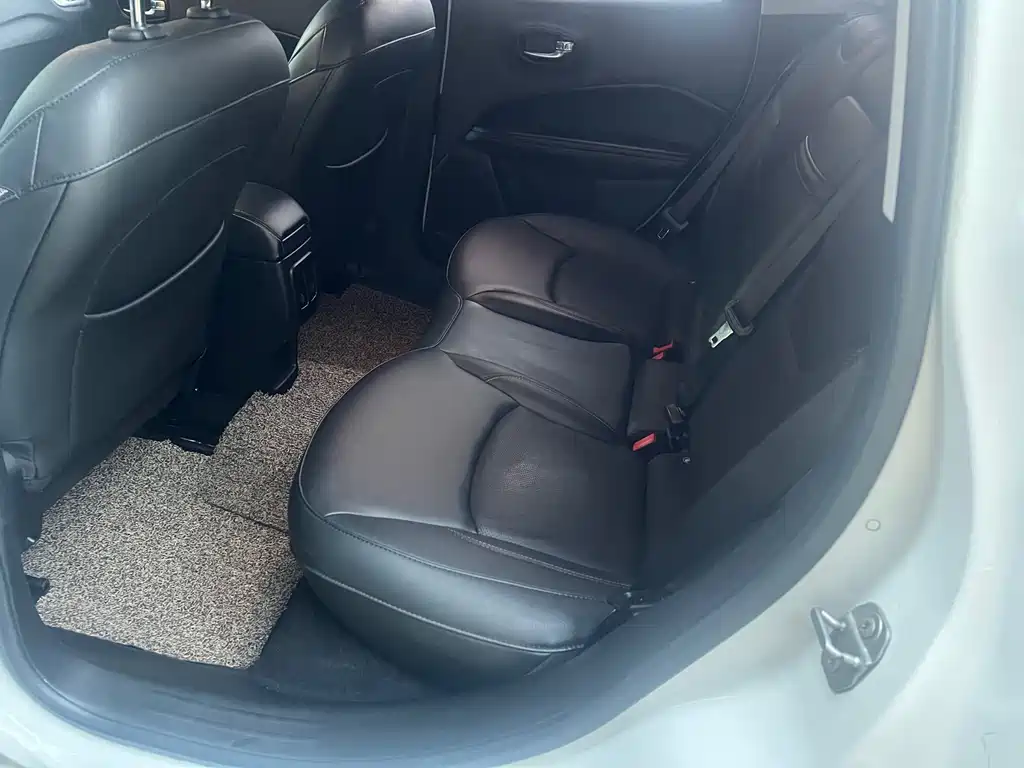 Jeep Compass — фото 7