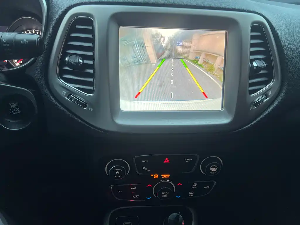 Jeep Compass — фото 9