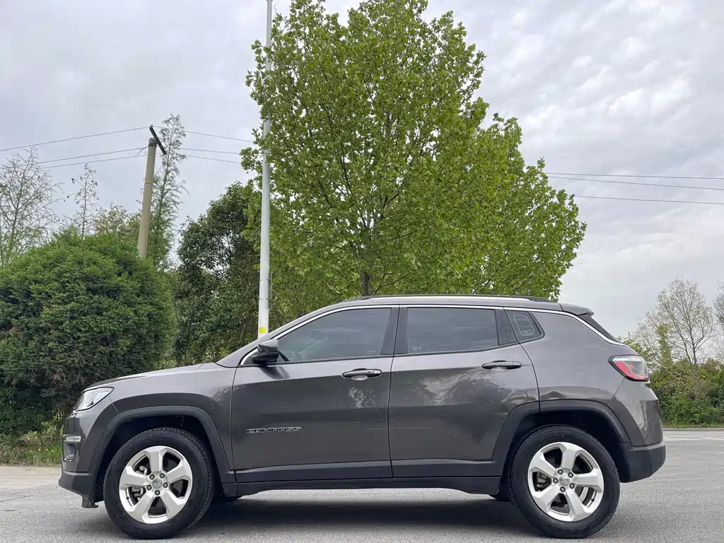 Jeep Compass — фото 4