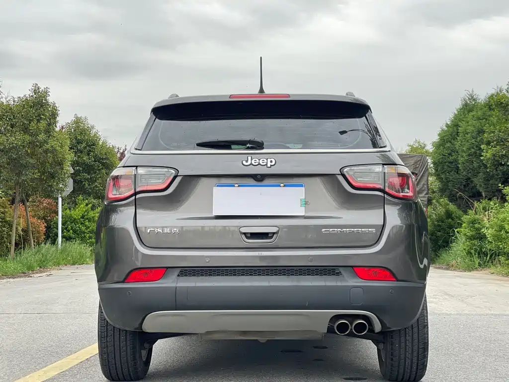 Jeep Compass — фото 6