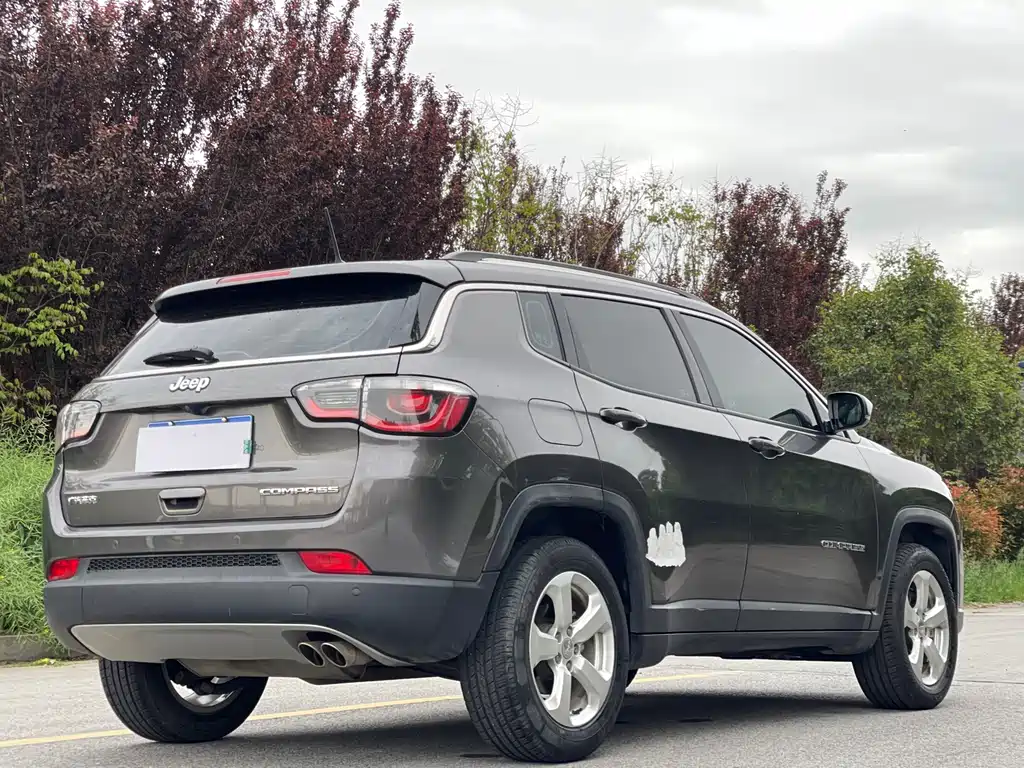 Jeep Compass — фото 7