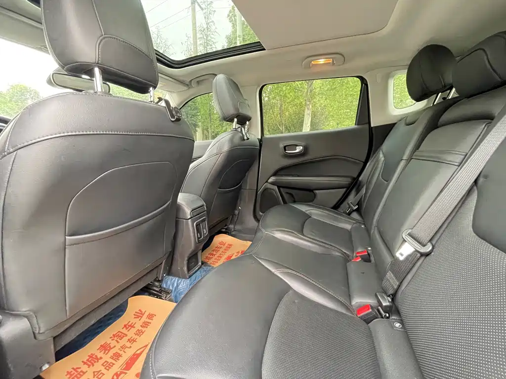 Jeep Compass — фото 9
