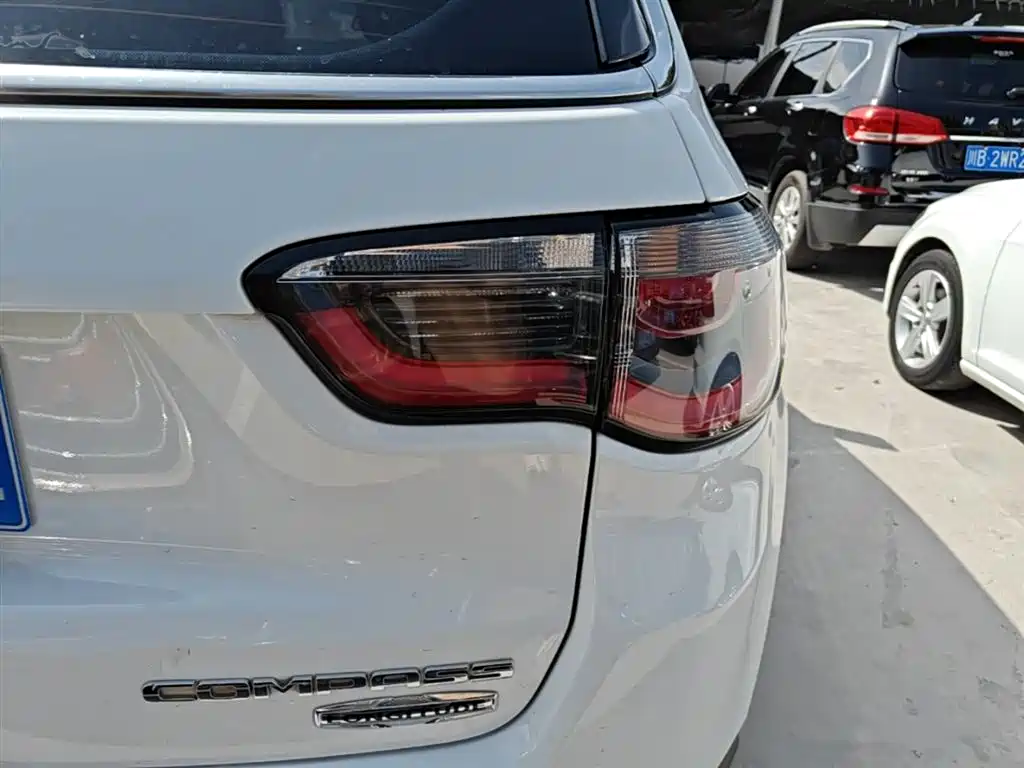 Jeep Compass — фото 8
