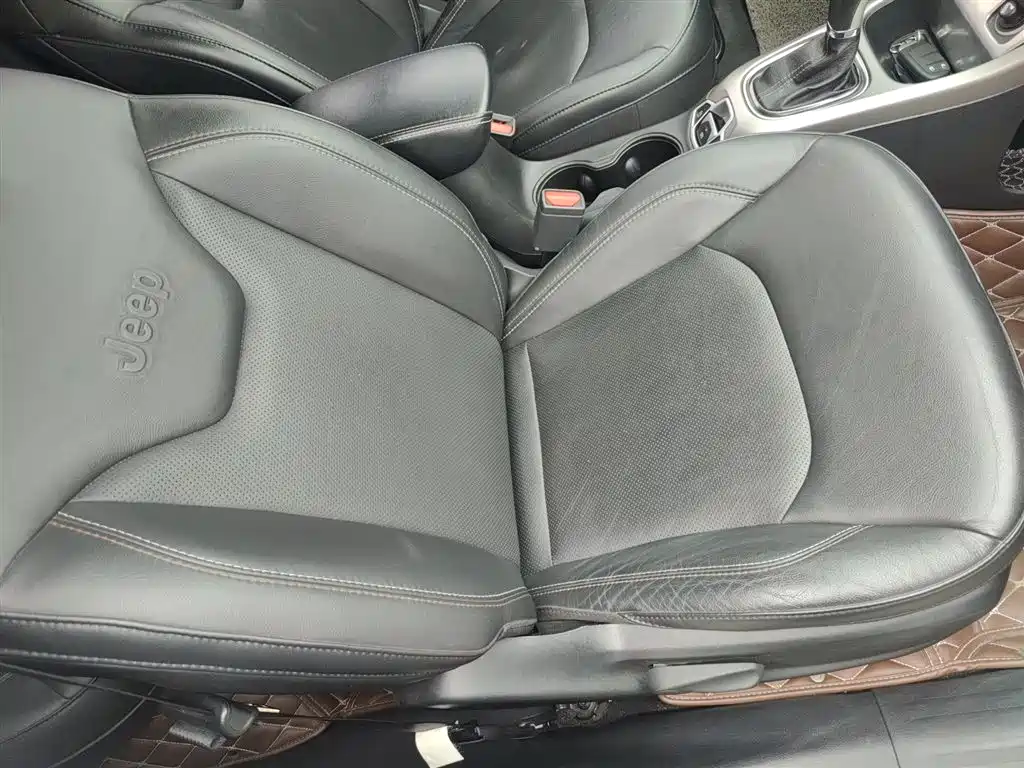 Jeep Compass — фото 4