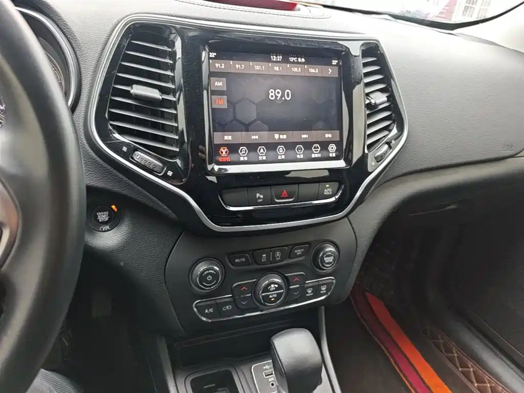 Jeep Cherokee — фото 13