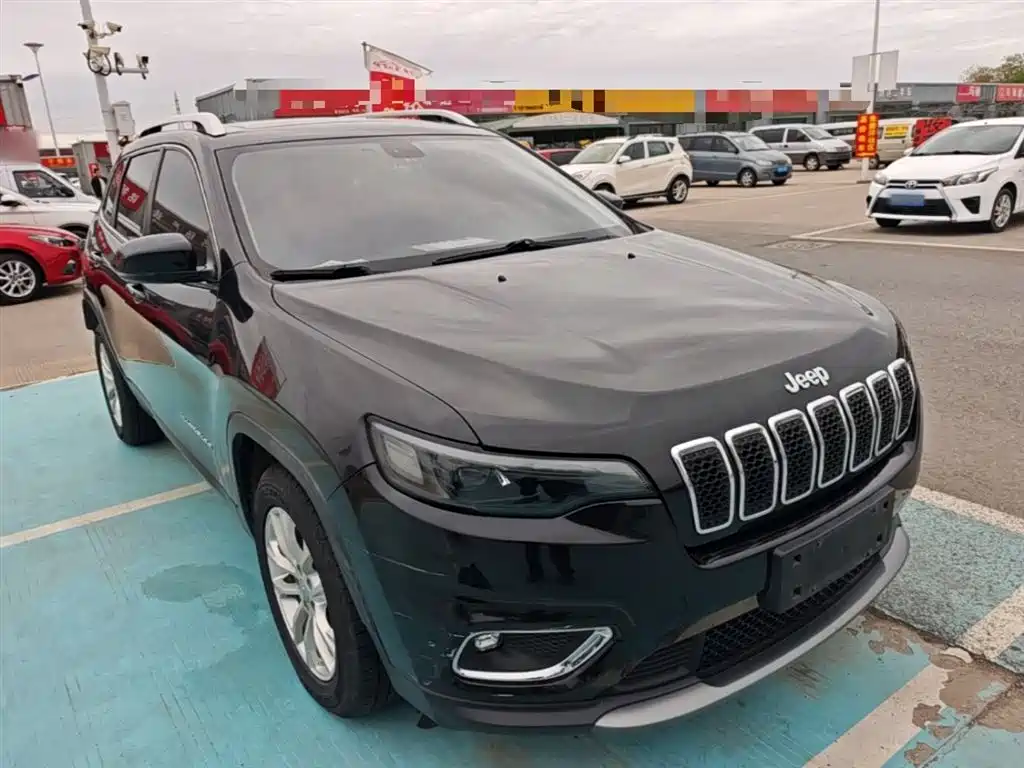 Jeep Cherokee — фото 4