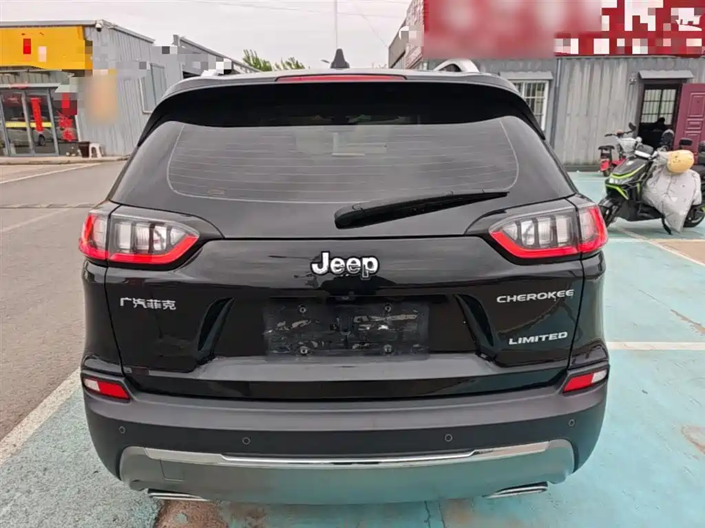 Jeep Cherokee — фото 6