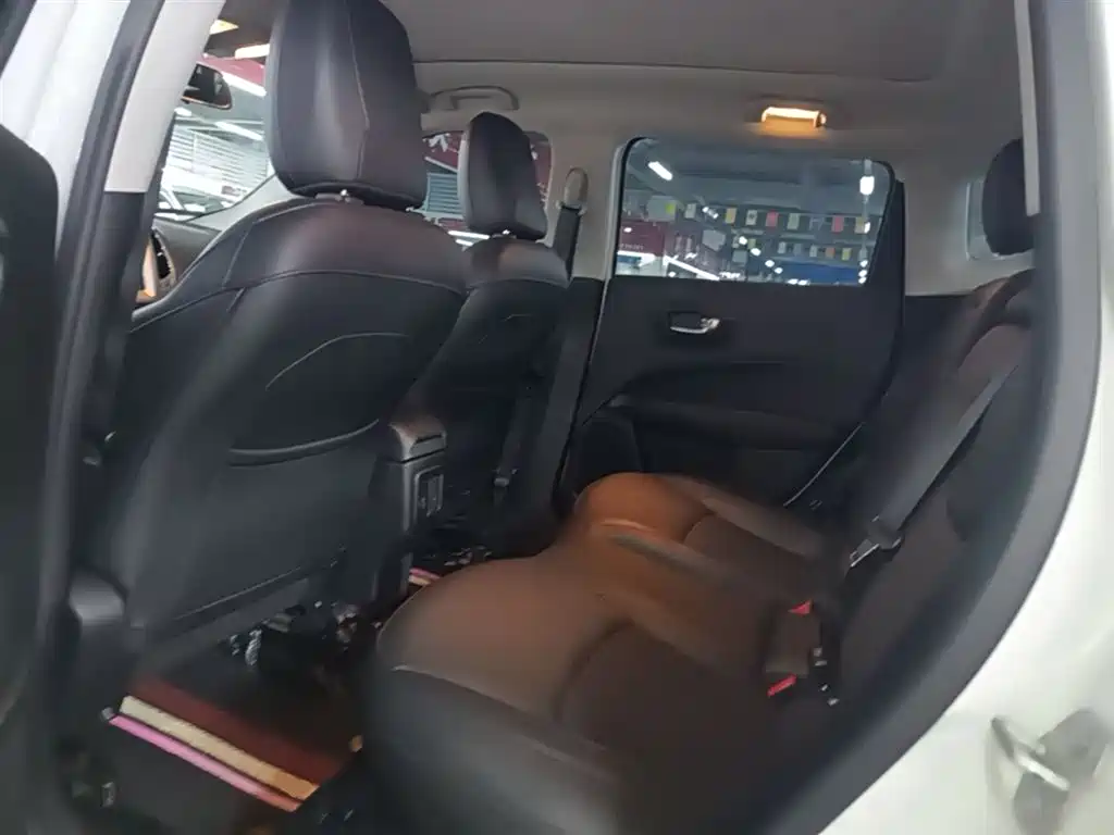 Jeep Compass — фото 17