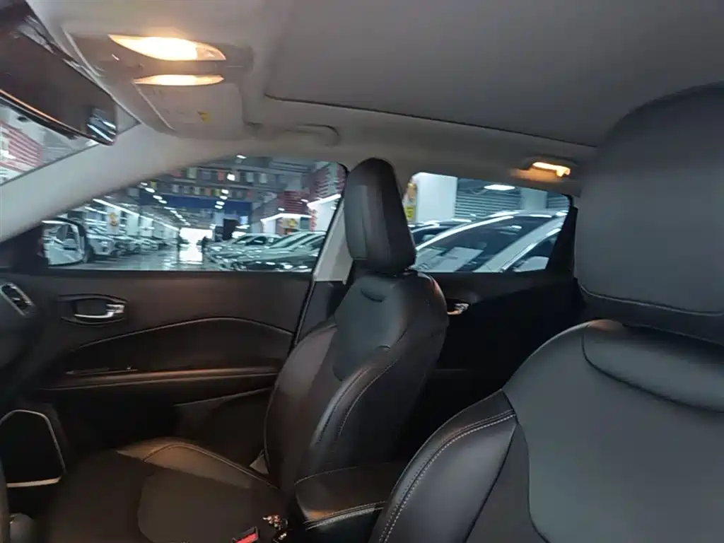 Jeep Compass — фото 18