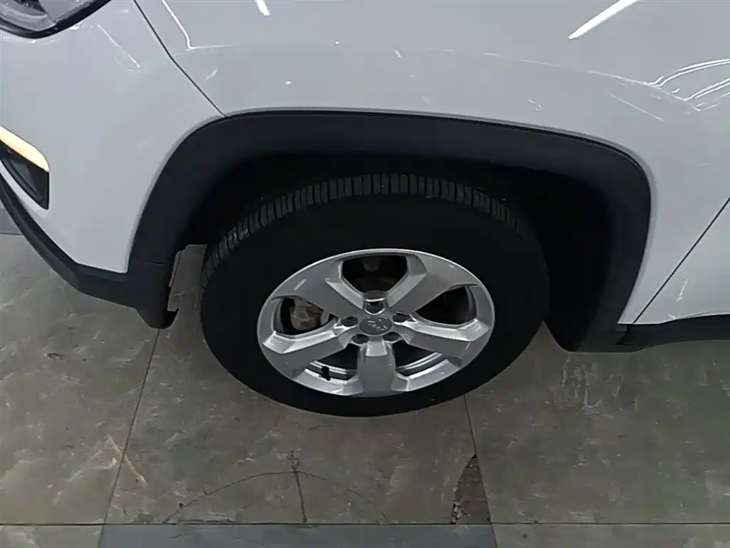 Jeep Compass — фото 23