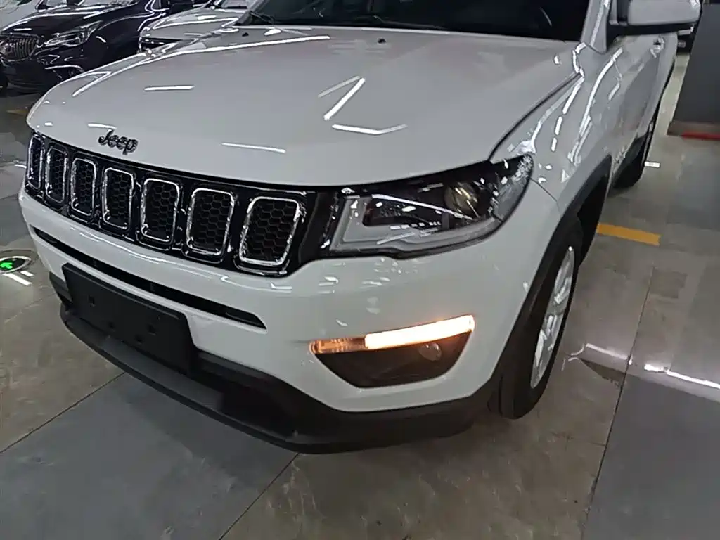 Jeep Compass — фото 24