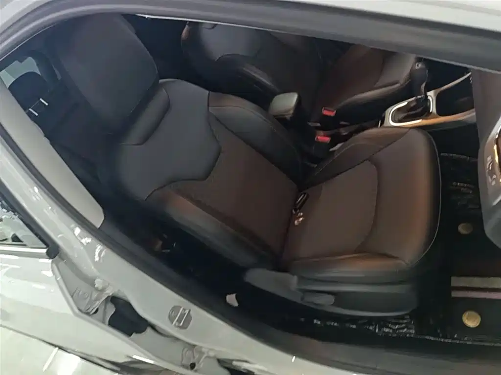 Jeep Compass — фото 25