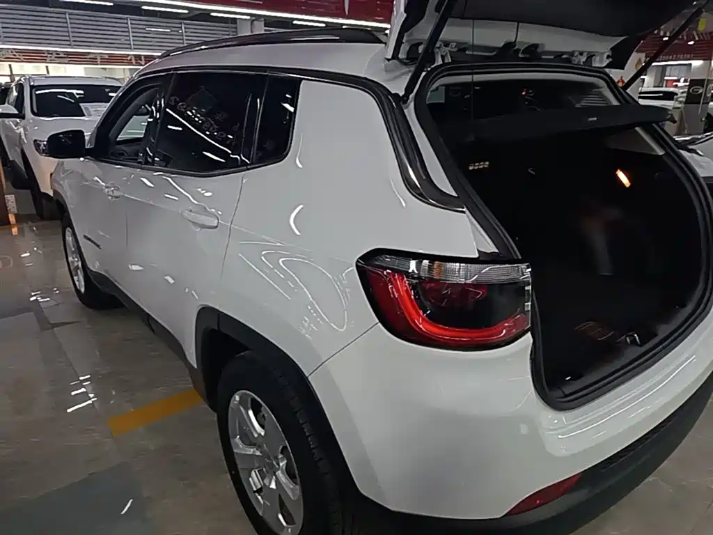 Jeep Compass — фото 5